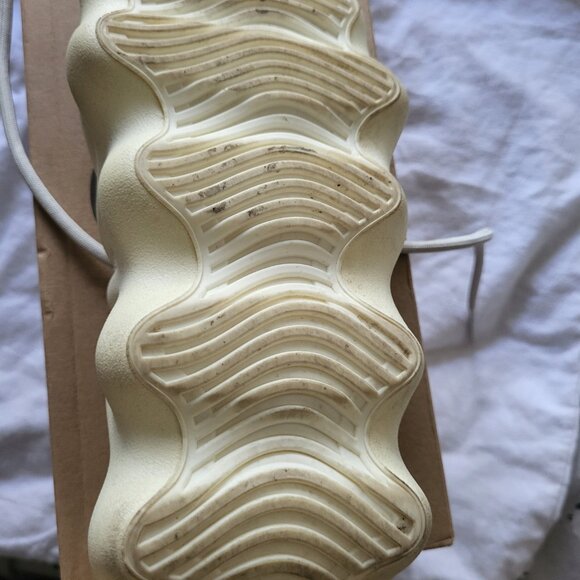 Yeezy 450 - Picture 6 of 7